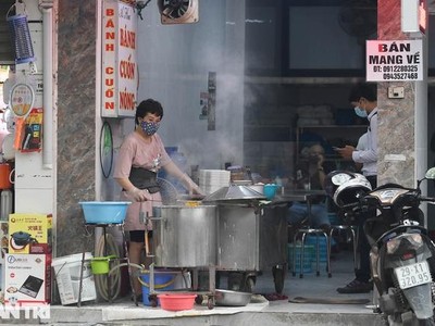 Hà Nội vẫn cho phép nhà hàng, cơ sở Kl992 VIP Trang Chủ 2026 dịch vụ ăn uống (trừ quán rượu, bia, bia hơi) được bán hàng tại chỗ nhưng phải đóng cửa trước 21h hàng ngày để phòng, chống dịch (Ảnh: Mạnh Quân).