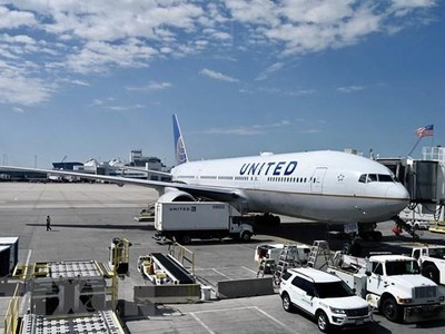Máy bay Boeing 777 của hãng hàng không United Airlines tại sân bay quốc tế Denver, Colorado, Mỹ, ngày 30/7/2020. (Ảnh: AFP/TTXVN).