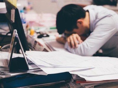 Công việc văn phòng đôi khi cũng vất vả và nhàm chán.
