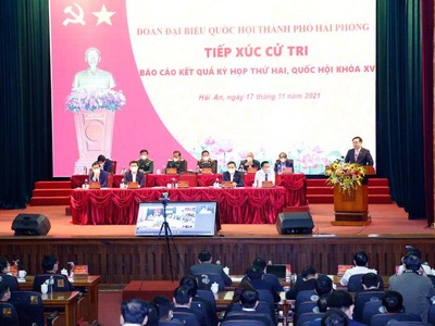 Chủ tịch Quốc hội Vương Đình Huệ tiếp xúc cử tri quận Hải An (Hải Phòng). 