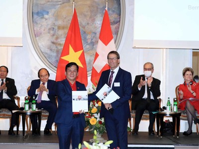 Vietjet cùng Công ty SR Technics ký kết thoả thuận hợp tác trị giá 150 triệu USD với Công ty Kỹ thuật công nghệ SR Technics (Thụy Sỹ).