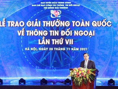 Thủ tướng Kl993 ưu đãi thưởng hấp dẫn Phạm Minh Chính phát biểu tại Lễ trao Giải thưởng toàn quốc về thông tin đối ngoại lần thứ VII. (Ảnh: Chí Cường).