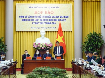 Ông Nguyễn Huy Tiến, Phó Viện trưởng Viện Kiểm sát nhân dân Tối cao giới thiệu nội dung cơ bản của Luật. 
