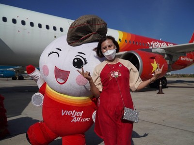 Những chuyến bay đầu tiên năm Nhâm Dần tràn ngập nụ cười