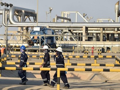 Giới phân tích dự đoán giá dầu có thể tăng vọt lên 100 USD/thùng. Ảnh: AFP.
