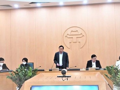 Phó Bí thư Thành ủy Hà Nội Nguyễn Văn Phong phát biểu tại cuộc họp của Ban Chỉ đạo phòng, chống dịch COVID-19 thành phố với các quận, huyện. (Ảnh: PV/Vietnam+).