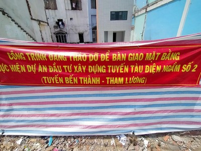Công tác giải phóng mặt bằng ì ạch dẫn đến công tác lựa chọn nhà thầu các gói thầu chính của dự án triển khai chậm hơn so với kế hoạch (Ảnh: Lê Toàn).