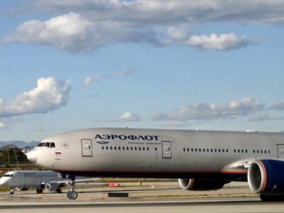 Máy bay của hãng hàng không Nga Aeroflot cất cánh từ sân bay quốc tế Los Angeles, Mỹ, ngày 22/2/2022. (Ảnh: AFP/ TTXVN).