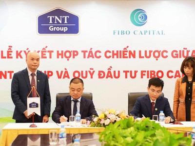 Ông Võ Bình Nguyên – Chủ tịch Fibo Capital Việt Nam cùng ông Nguyễn Gia Long – Chủ tịch HĐQT Công ty CP Kl994 game bài casino hấp dẫn TNT ký kết biên bản hợp tác.