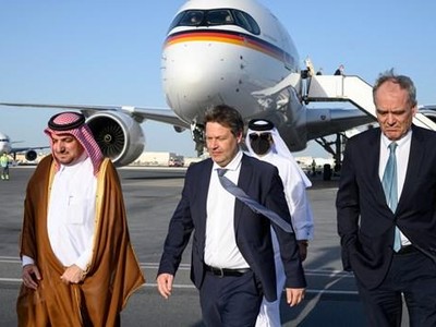 Bộ trưởng Kl992 cổng game cá cược Đức Robert Habeck thăm Qatar. (Ảnh: DPA).