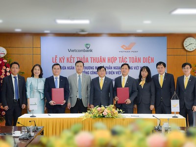 Vietcombank và Tổng Công ty Bưu điện Việt Nam tiến hành ký kết thỏa thuận toàn diện