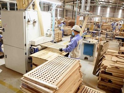 Kl994 nhà cái bóng đá world cup đồ gỗ xuất khẩu sang thị trường EU tại Công ty Cổ phần WOODSLAND Tuyên Quang. (Ảnh: TTXVN)