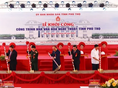 Chủ tịch nước Nguyễn Xuân Phúc cùng lãnh đạo Đảng, 99Kl99 trực tiếp đá gà, tỉnh Phú Thọ khởi công công trình Nhà văn hóa nghệ thuật tỉnh Phú Thọ (Ảnh: Hương Giang).