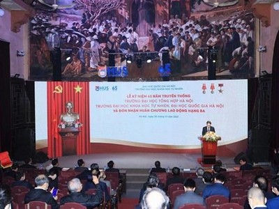 Trường Đại học Khoa học Tự nhiên (Đại học Quốc gia Hà Nội) tổ chức Lễ kỷ niệm 65 năm truyền thống và đón nhận Huân chương Lao động hạng Ba, ngày 20/11/2021. (Ảnh: Tuấn Anh/TTXVN).