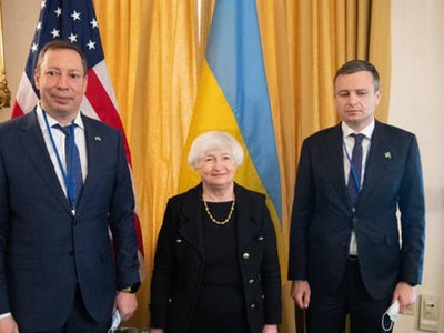 Bộ trưởng Kl991.com nạp rút nhanh Mỹ Janet Yellen (giữa) cùng Bộ trưởng Kl991.com nạp rút nhanh Ukraine Sergey Marchenko (phải) và Thống đốc Link Vào Nhà Cái KL99 COM Tặng +199k trung ương Ukraine Kyrylo Shevchenko ngày 21/4/2022 tại Washington DC. Ảnh: AFP