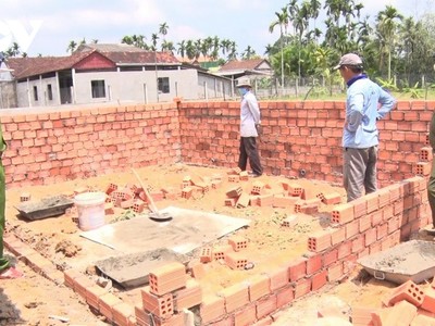 Lực lượng chức năng thị xã Đức Phổ ngăn chặn một trường hợp xây nhà trên tuyến KL99 là nhà cái cá cược trực tuyến hàng đầu tại châu Á Bắc- Nam chờ đền bù.