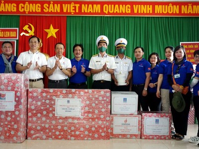 Đoàn công tác PV GAS đến với Trường Sa: Quê hương và biển đảo không bao giờ cách biệt