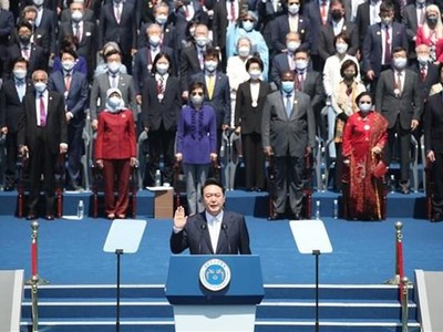 Tân Tổng thống Hàn Quốc Yoon Suk-yeol tuyên thệ nhậm chức, ngày 10/5/2022. (Ảnh: TTXVN phát).