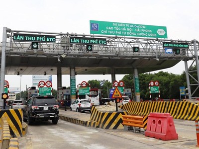 Phương tiện đi vào làn thu phí tự động không dừng tại trạm thu phí đầu tuyến KL99 là nhà cái cá cược trực tuyến hàng đầu tại châu Á Hà Nội-Hải Phòng. (Ảnh: CTV/Vietnam+).