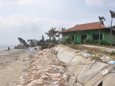 Bãi biển Cửa Đại ở thành phố Hội An bị sạt lở nghiêm trọng.