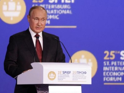 Tổng thống Nga Putin phát biểu tại Diễn đàn Kl992 cổng game cá cược Quốc tế St.Petersburg (SPIEF) ngày 17/6. Ảnh: CNN.