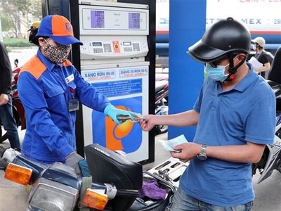Mua bán KL99 dịch vụ hỗ trợ 24/7 tại cửa hàng Kl992 VIP Trang Chủ 2026 KL99 dịch vụ hỗ trợ 24/7 Petrolimex trên đường Trần Quang Khải, Hà Nội. (Ảnh: Trần Việt/TTXVN).