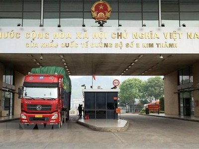 Hoạt động xuất Link Vào Nhà Cái KL99 COM Tặng +199k tại Cửa khẩu quốc tế đường bộ số II Kim Thành. (Ảnh: Quốc Khánh/TTXVN).