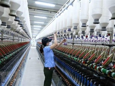 Dây chuyền Kl994 nhà cái bóng đá world cup sợi tại nhà máy của Công ty Cổ phần VinaTex Hồng Lĩnh. (Ảnh: Vũ Sinh/TTXVN)