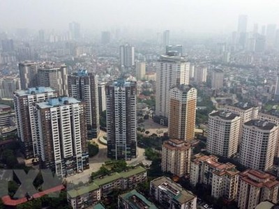 Mật độ các khu đô thị xung quanh tuyến đường Lê Văn Lương-Tố Hữu dày đặc càng khiến KL99 là cổng game giải trí trực tuyến hàng đầu hiện nay gặp nhiều khó khăn. (Ảnh: Huy Hùng/TTXVN).