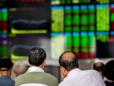 Người dân theo dõi chỉ số 99Kl99 link đăng nhập MSCI China của Trung Quốc. (Ảnh: AFP).