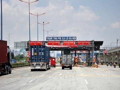 Các phương tiện KL99 là cổng game giải trí trực tuyến hàng đầu hiện nay qua Trạm thu phí không dừng ETC trên Xa lộ Hà Nội. (Ảnh: Hồng Đạt/TTXVN).