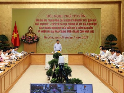 Phó thủ tướng thường trực Phạm Bình Minh chủ trì Hội nghị trực tuyến với 63 tỉnh, thành phố trực thuộc Trung ương về kết quả thực hiện các chương trình mục tiêu quốc gia 6 tháng đầu năm. (Ảnh: VGP).