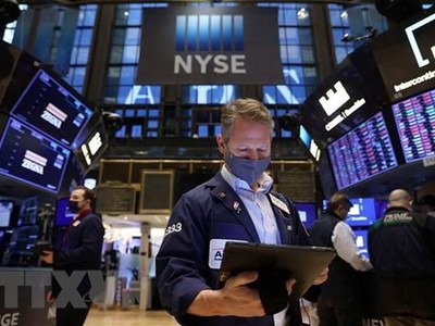 Giao dịch viên theo dõi các chỉ số tại sàn 99Kl99 link đăng nhập New York, Mỹ. (Nguồn: Reuters/TTXVN)