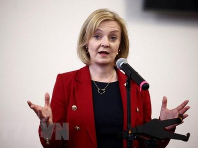 Ngoại trưởng Anh Liz Truss phát biểu trong cuộc vận động tranh cử giành chức Thủ tướng tại thành phố Leeds ngày 28/7/2022. (Ảnh: AFP/TTXVN).