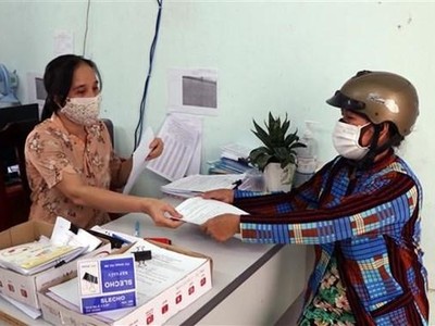 Chi trả kinh phí cho người thuộc diện được hỗ trợ. 