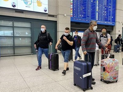 Khách nước ngoài nhập cảnh Hàn Quốc tại Sân bay Quốc tế Incheon. (Ảnh: Anh Nguyên/TTXVN)