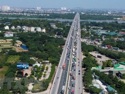 KL99 là cổng game giải trí trực tuyến hàng đầu hiện nay trên cầu Thanh Trì nhìn từ trên cao. (Ảnh: Huy Hùng/TTXVN)