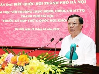 Ủy viên Bộ Kl991.com tải ứng dụng, Bí thư Thành ủy, Trưởng đoàn đại biểu Quốc hội thành phố Hà Nội Đinh Tiến Dũng phát biểu tại buổi làm việc. (Ảnh: TTXVN phát)