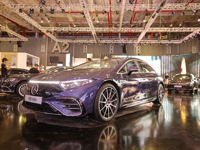 Hai phiên bản được giới thiệu tới khách hàng Việt Nam là EQS 450+ và EQS 580 4MATIC.