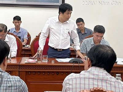 Ông Trương Hữu Thành, Phó tổng giám đốc EVNNPT nêu các khó khăn và kiến nghị giải pháp.