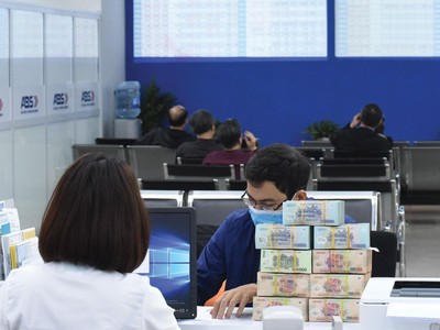 Gỡ nghẽn dòng tiền, vấn đề ngày càng cấp bách