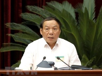 Ông Nguyễn Văn Hùng, Bộ trưởng Bộ VH-TT-DL làm Chủ tịch Hội đồng cấp 99Kl99 trực tiếp đá gà xét tặng danh hiệu Nghệ sỹ nhân dân, Nghệ sỹ ưu tú.(Ảnh: Phương Hoa/TTXVN)