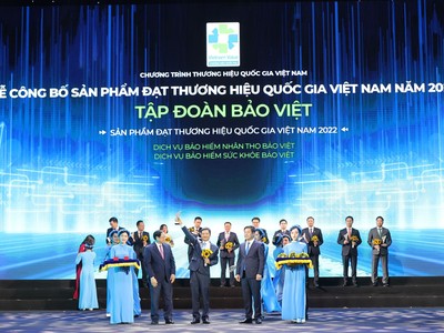TGĐ Phạm Ngọc Sơn – Tổng Công ty Bảo Việt Nhân thọ đại diện Kl994 game bài casino hấp dẫn Bảo Việt nhận chứng nhận Thương hiệu Quốc gia năm 2022.