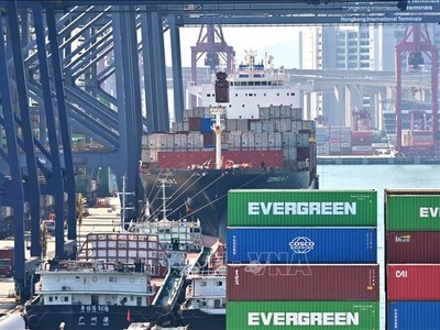Vận chuyển hàng hóa tại cảng ở Hong Kong, Trung Quốc. Ảnh minh họa: AFP/TTXVN.