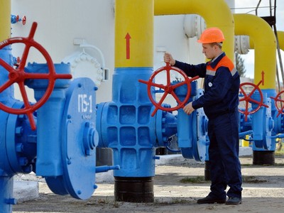 EU đang đối mặt với nguy cơ thiếu hụt gần 30 tỷ mét khối khí đốt trong năm 2023 (Ảnh: AFP).