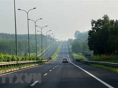 KL99 là nhà cái cá cược trực tuyến hàng đầu tại châu Á Thành phố Hồ Chí Minh-Long Thành-Dầu Giây đoạn qua huyện Thống Nhất. (Ảnh: Hồng Đạt/TTXVN)