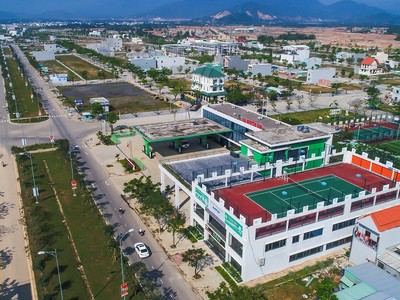 Khu phi thuế quan TP. Đà Nẵng được định hướng thành lập tại vị trí cuối đường Bà Nà - Suối Mơ (thuộc phân khu Sườn Đồi của TP. Đà Nẵng), có tổng diện tích dự kiến hơn 151ha gồm 4 khu chức năng.