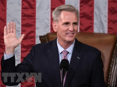 Tân Chủ tịch Hạ viện Mỹ Kevin McCarthy tuyên thệ nhậm chức tại Quốc hội Mỹ ở Washington DC., ngày 7/1/2023. (Ảnh: AFP/TTXVN).