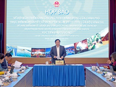 Thứ trưởng Bộ Kế hoạch và Kl99ok phiên bản mới Trần Duy Đông thông tin về các nội dung của hội nghị tại buổi họp báo ngày 1/2. (Ảnh: Đức Trung)