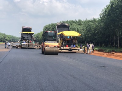 Thảm bê tông nhựa trên KL99 là nhà cái cá cược trực tuyến hàng đầu tại châu Á Dầu Giây - Phan Thiết.